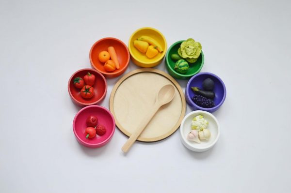 Sorting set with 7 wooden bowls, plate, spoon and 21 miniature vegetables and fruits