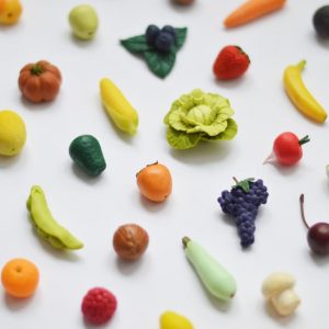 Sorting set with 36 miniature vegetables and fruits