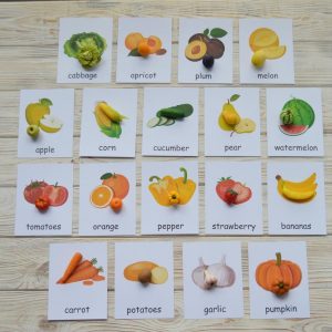 18 miniature vegetables and fruits (9 vegetables, 9 fruits) + 18 cards